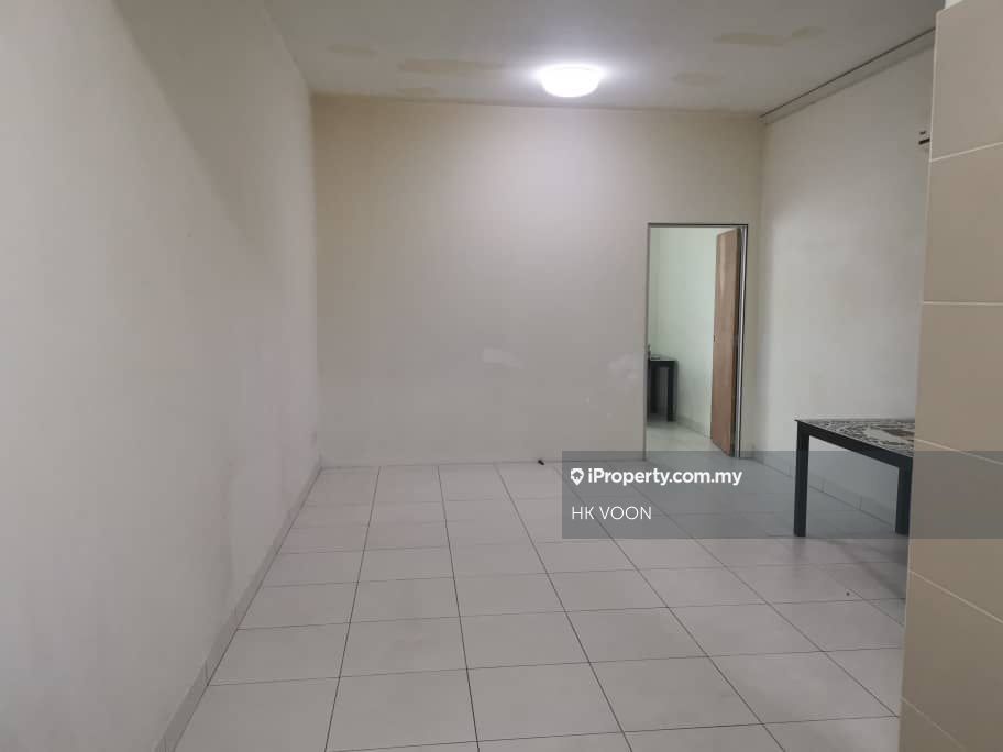 Akademik Suite, Austin Heights, Tebrau