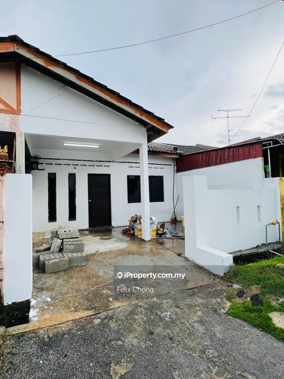 taman saga, Kulai Intermediate 1sty Terrace/Link House 3 bedrooms for