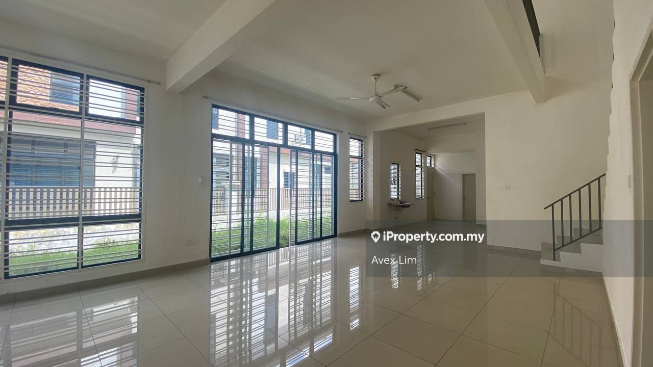 Bandar Cemerlang, Ulu Tiram Intermediate Cluster House 4 Bedrooms For ...