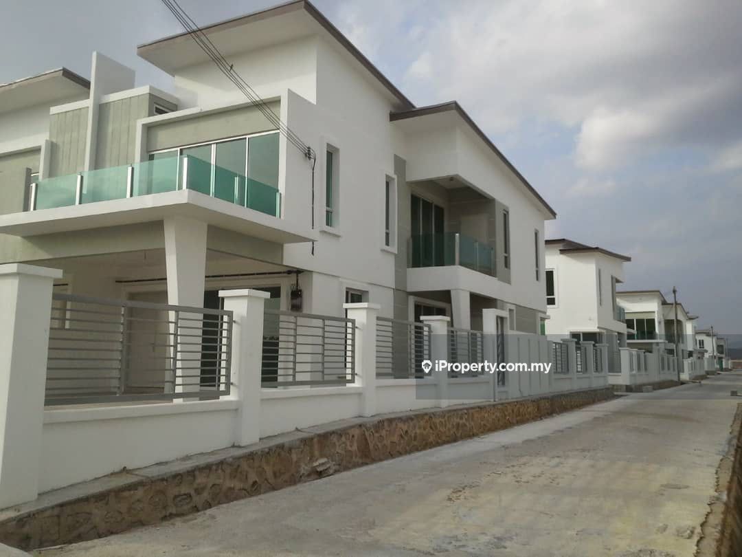 Sendayan, Bandar Sri Sendayan End lot 2sty Terrace/Link House 4