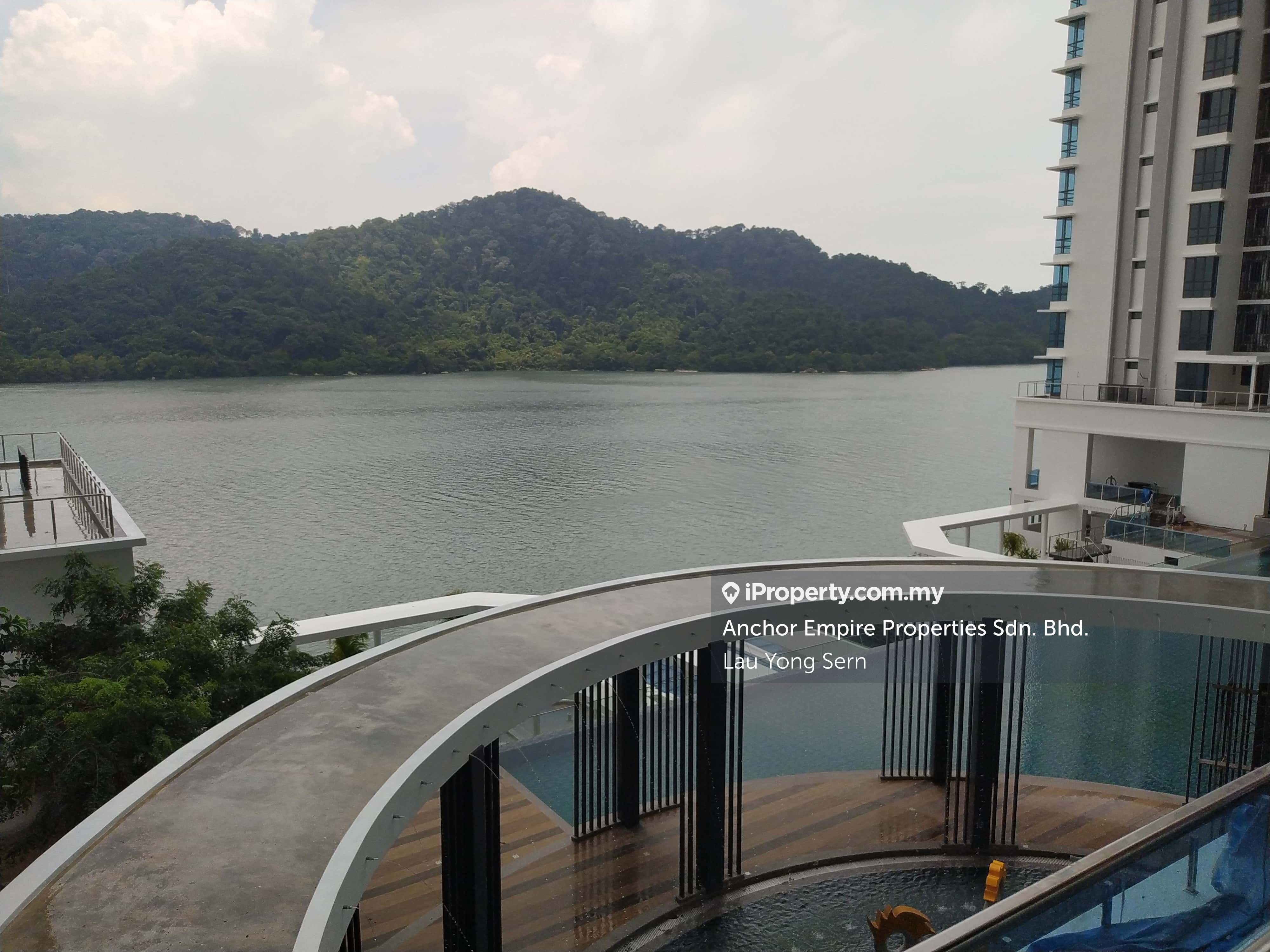 Queens Waterfront, Bayan Lepas