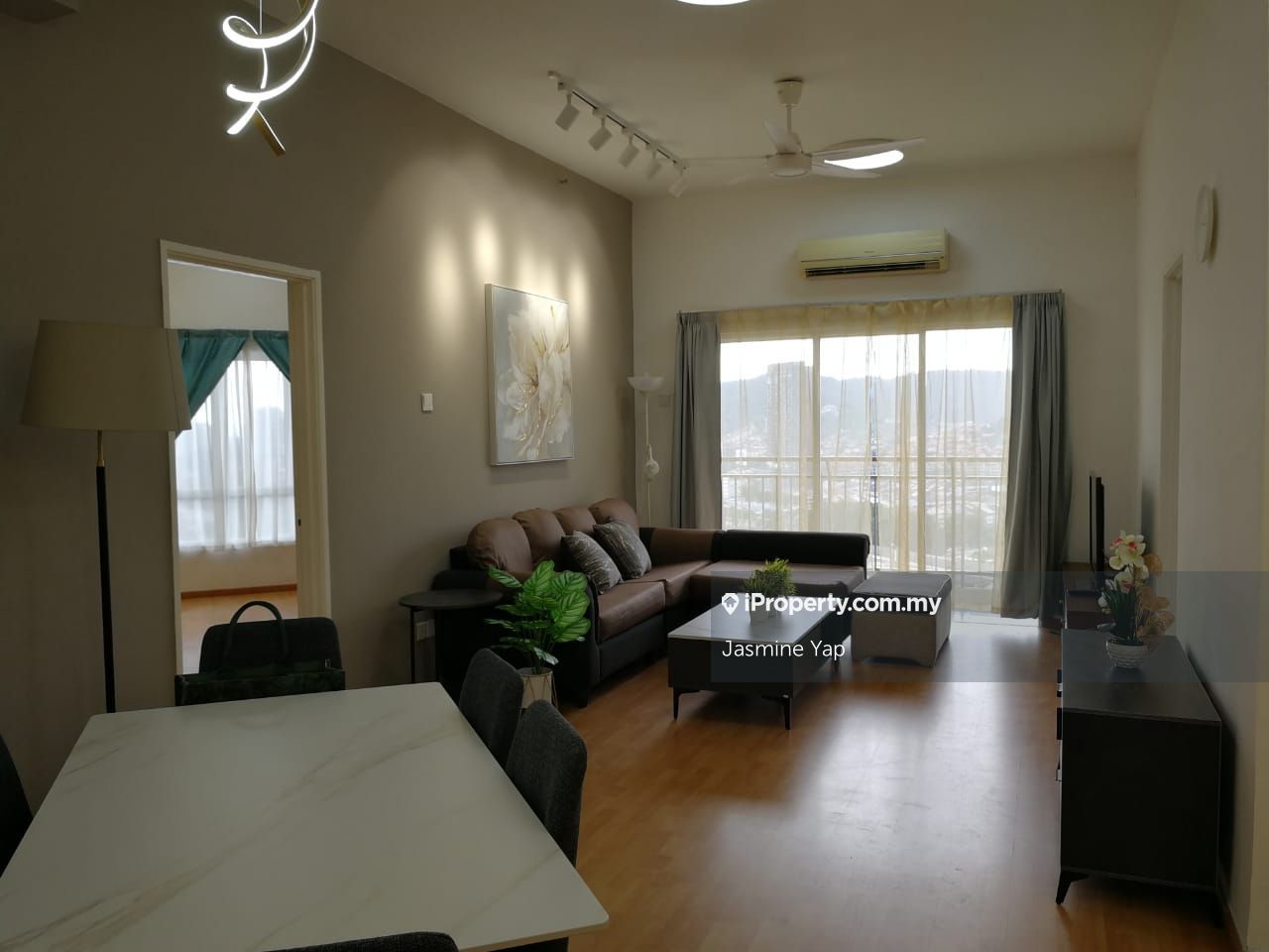 Waldorf Tower Corner lot Serviced Residence 3 bedrooms for rent in Sri