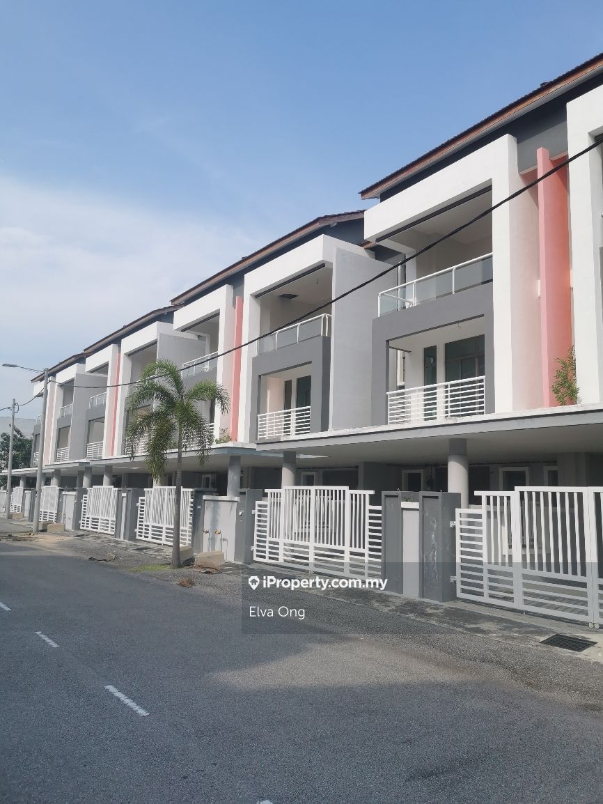 3 Storey Kota Syahbandar Melaka, Melaka City Triplex 3sty Terrace/Link
