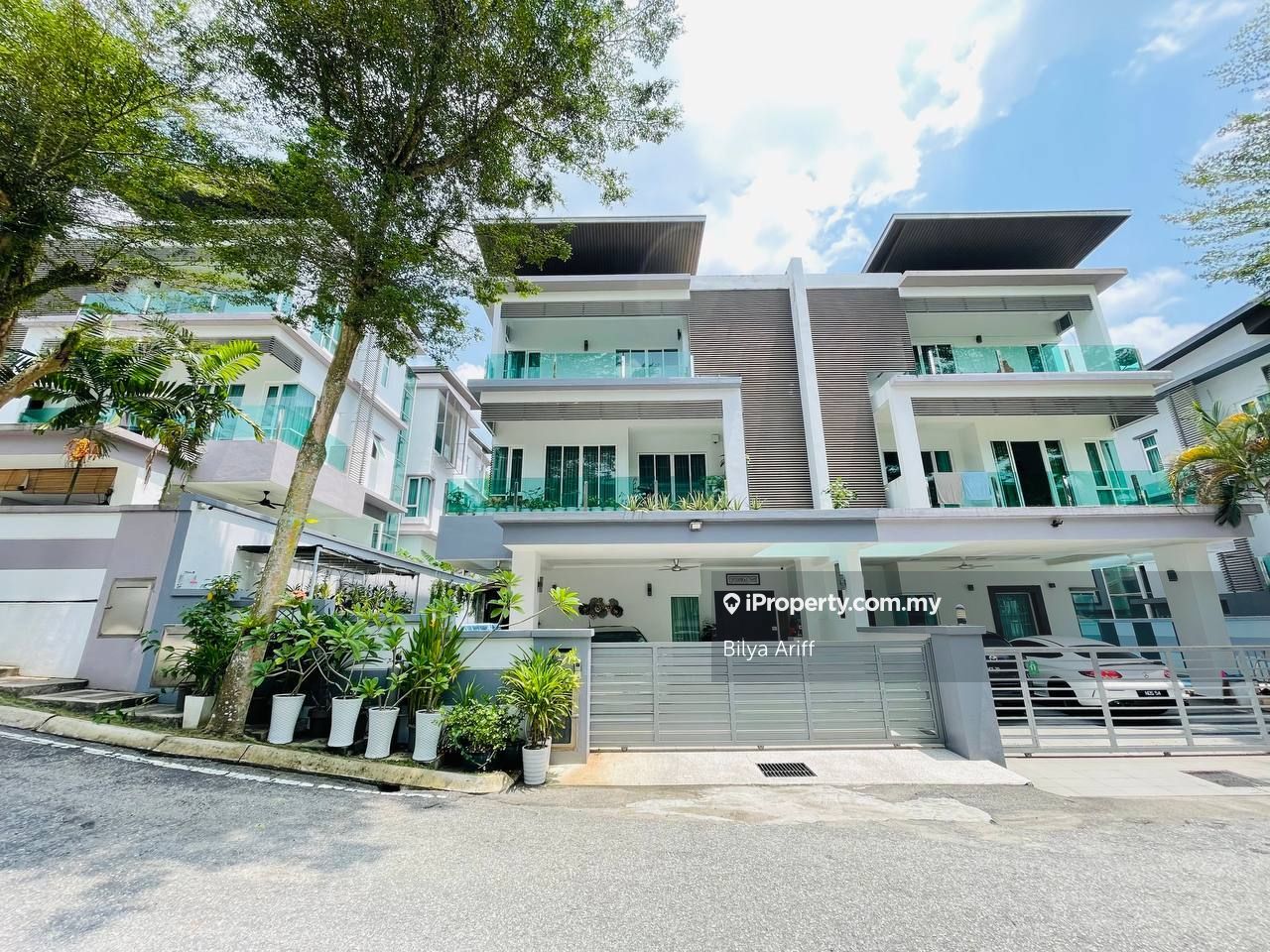 Freehold, Negotiable 3 Storey Semid House Beverly Heights Ampang
