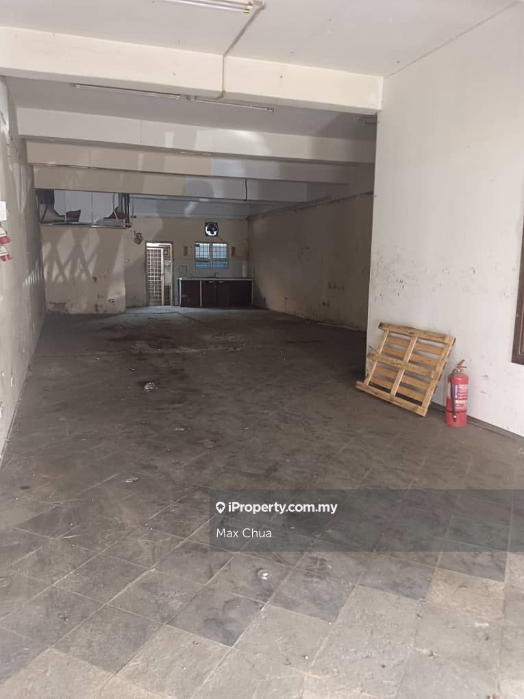 G floor shop office Pusat Perdagangan Seri Kembangan Shoplot for Rent