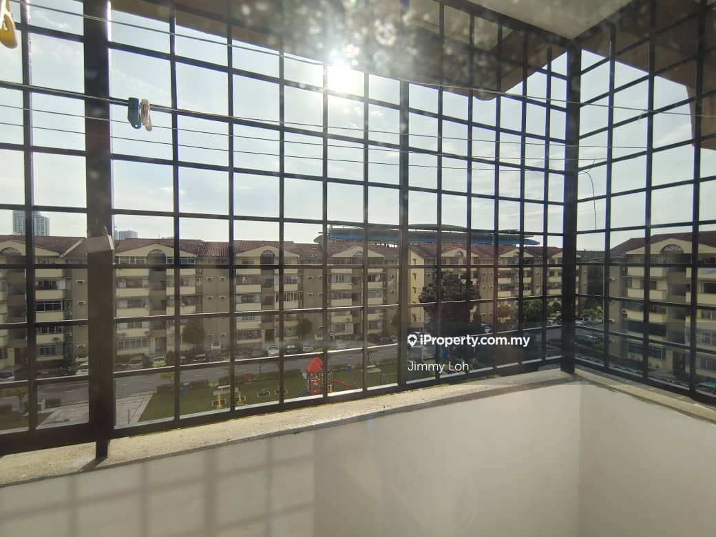 Subang Perdana Goodyear Court 1 Corner lot Apartment 3 bedrooms for