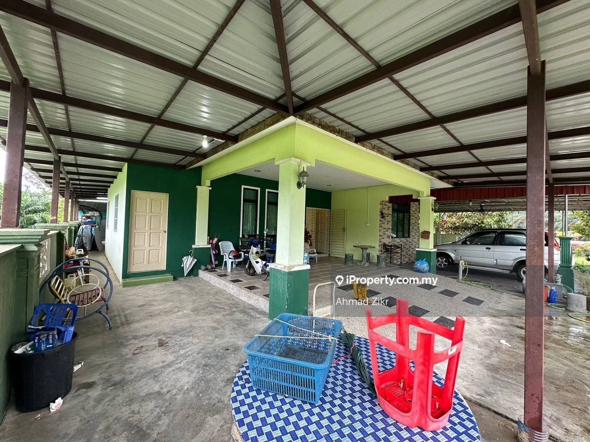 Yong Peng Bungalow 4 bedrooms for sale