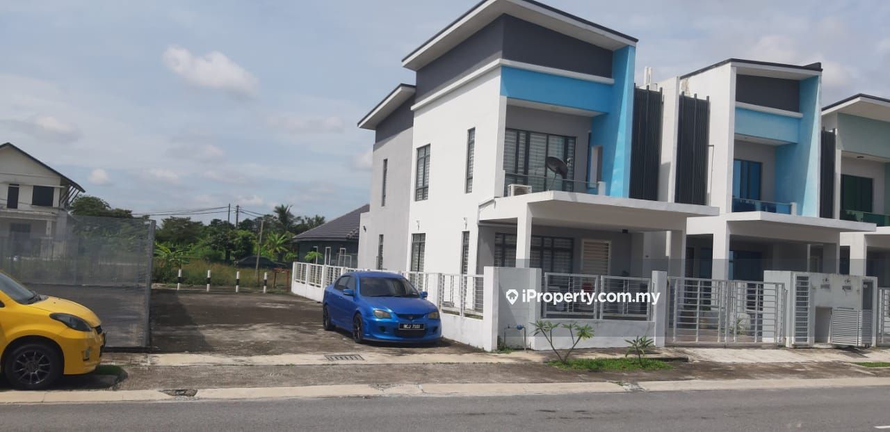 Taman Impian Cahaya, Kampung Jalan Kebun, Shah Alam Corner lot 2sty