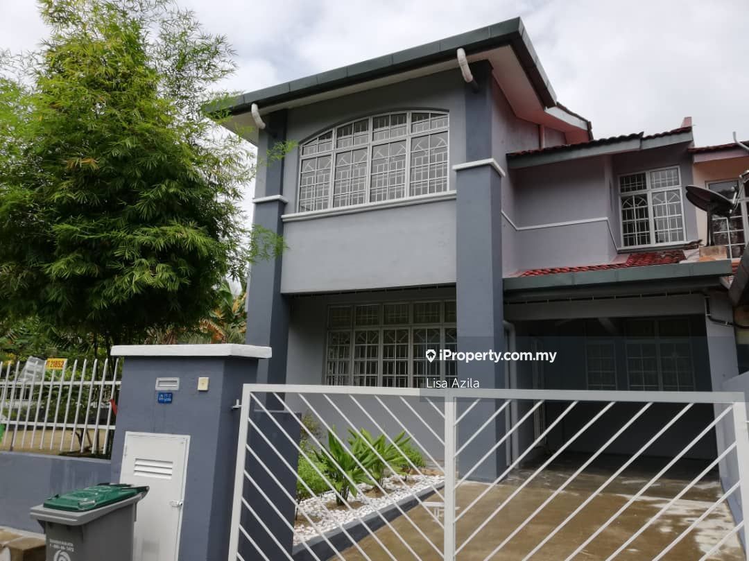 Bandar Baru Nilai, Nilai Corner lot 2sty Terrace/Link House 5 bedrooms