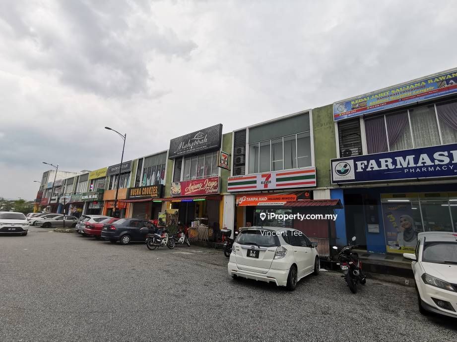 2 Sty 22x70 Shop Facing Main Road Saujana Rawang Bandar Country Homes