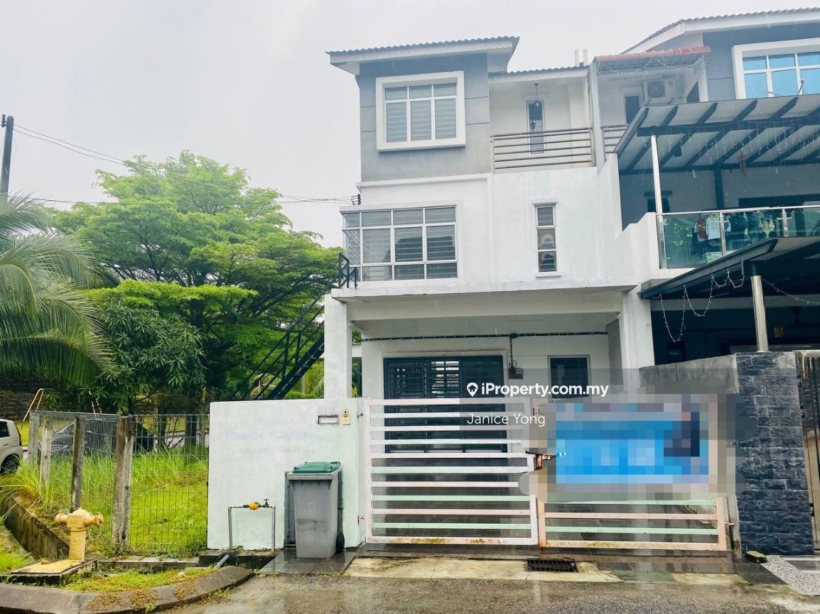 Taman Aman Larkin Jalan Aman Larkin, Johor Bahru Corner lot 2.5sty