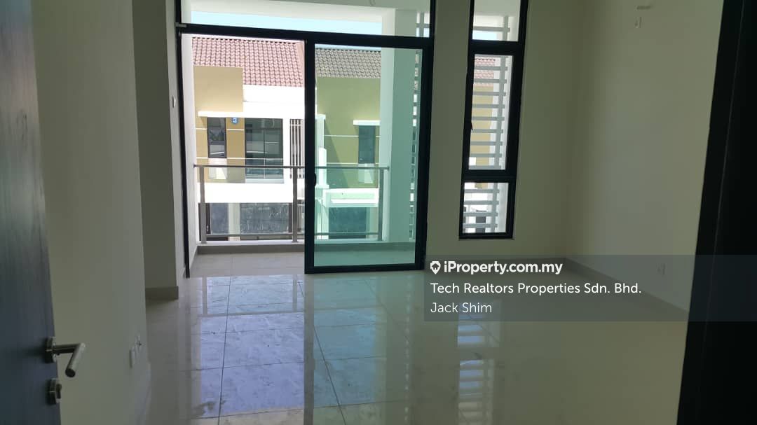 3 sty terrace house stramax residence sungai ara, Sungai Ara