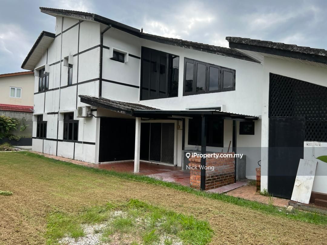 Taman Hillview, Ampang Corner lot Bungalow 6 bedrooms for rent ...