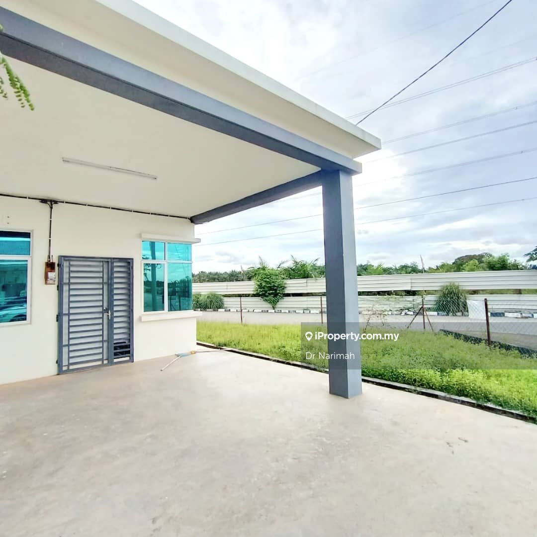 Corner lot di Lunas, Kulim, Lunas 1sty Terrace/Link House 3 bedrooms