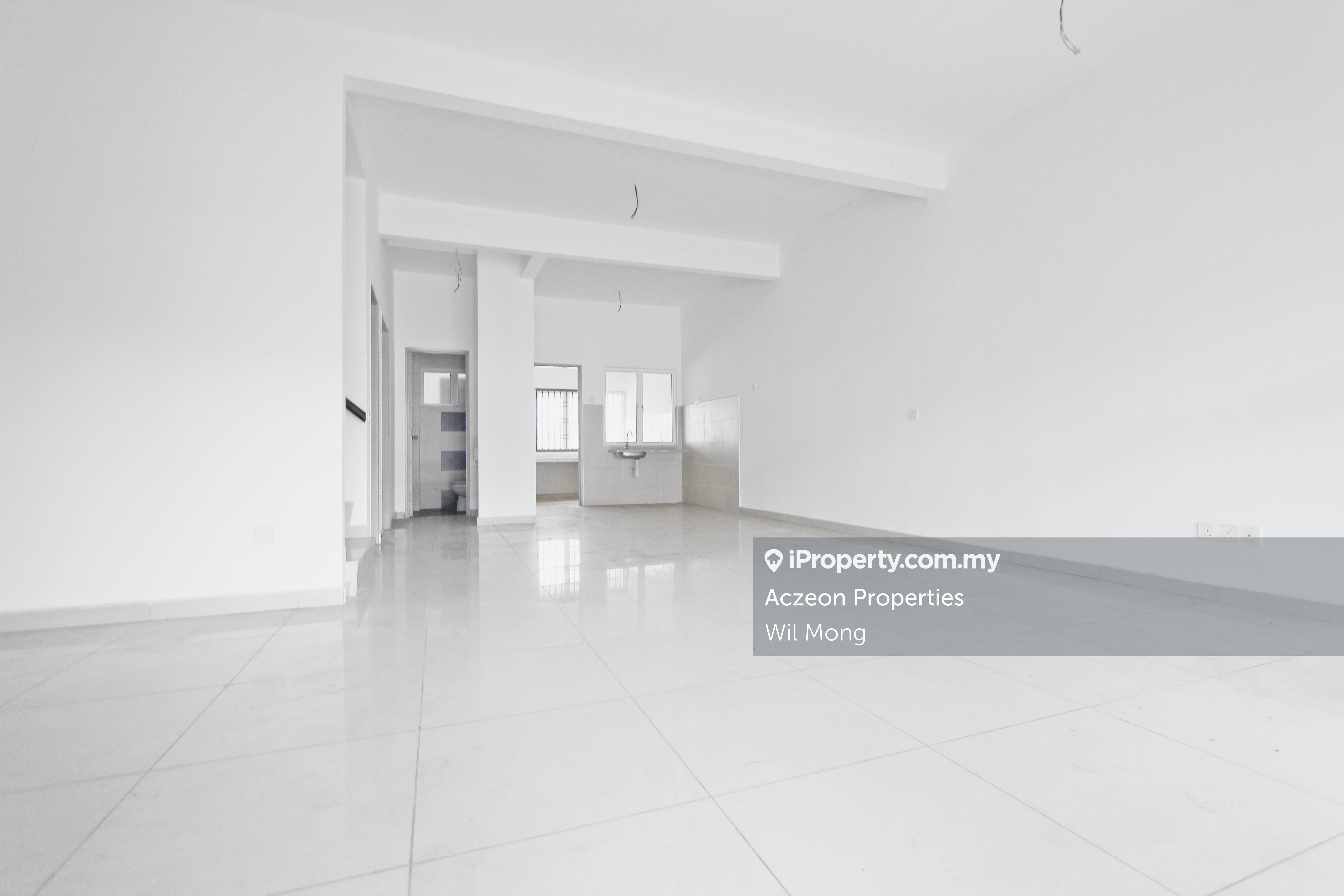 desa baiduri , kulaijaya , Kulai Intermediate 2sty Terrace/Link House