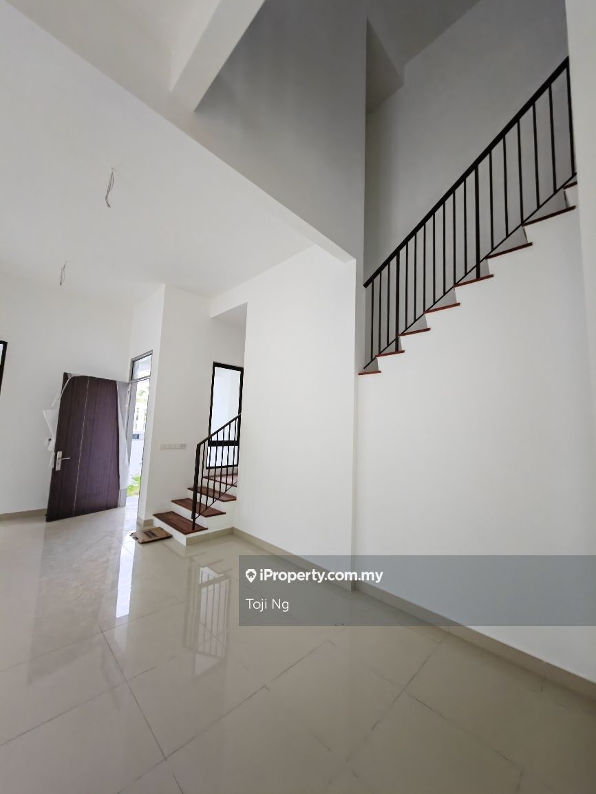 Terrace House in Bandar Kinrara — photo 6 of 17