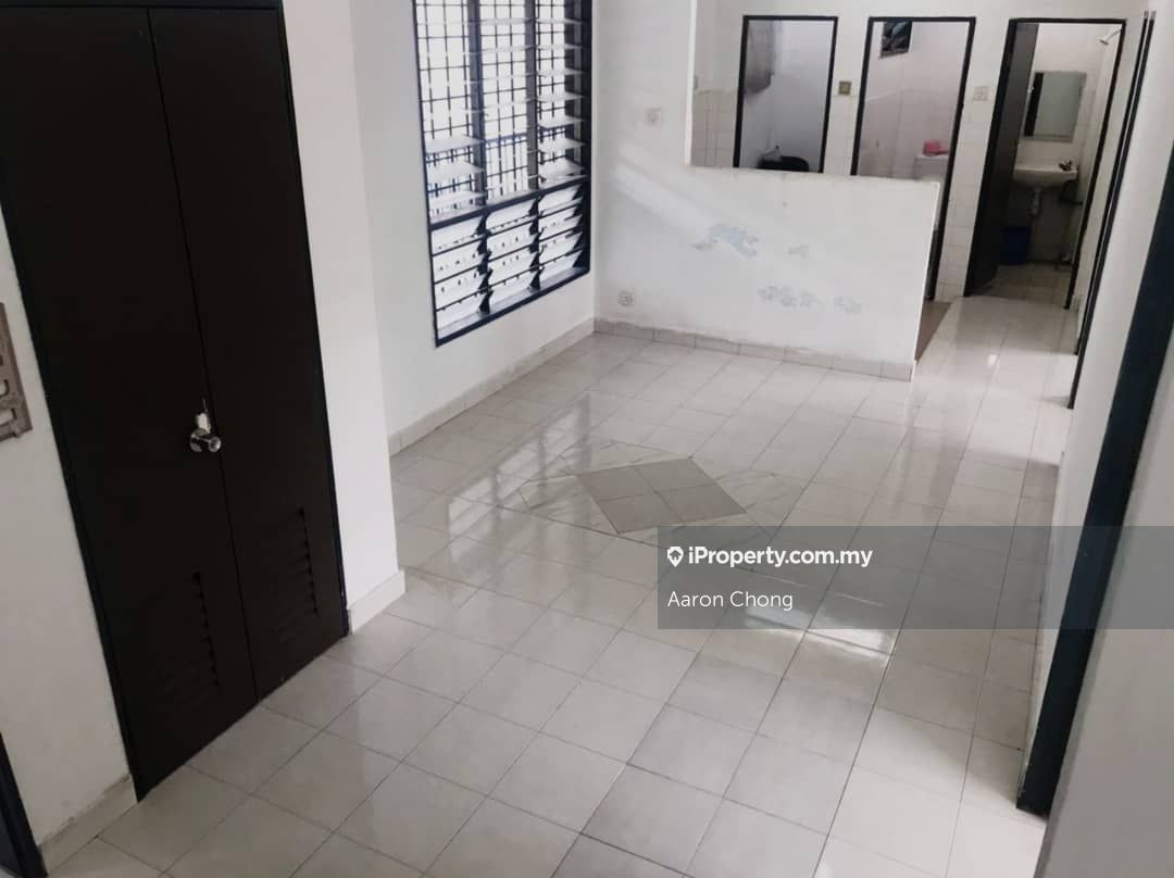 Pangsapuri Sri Tanjung Intermediate Apartment 3 Bedrooms For Rent In ...