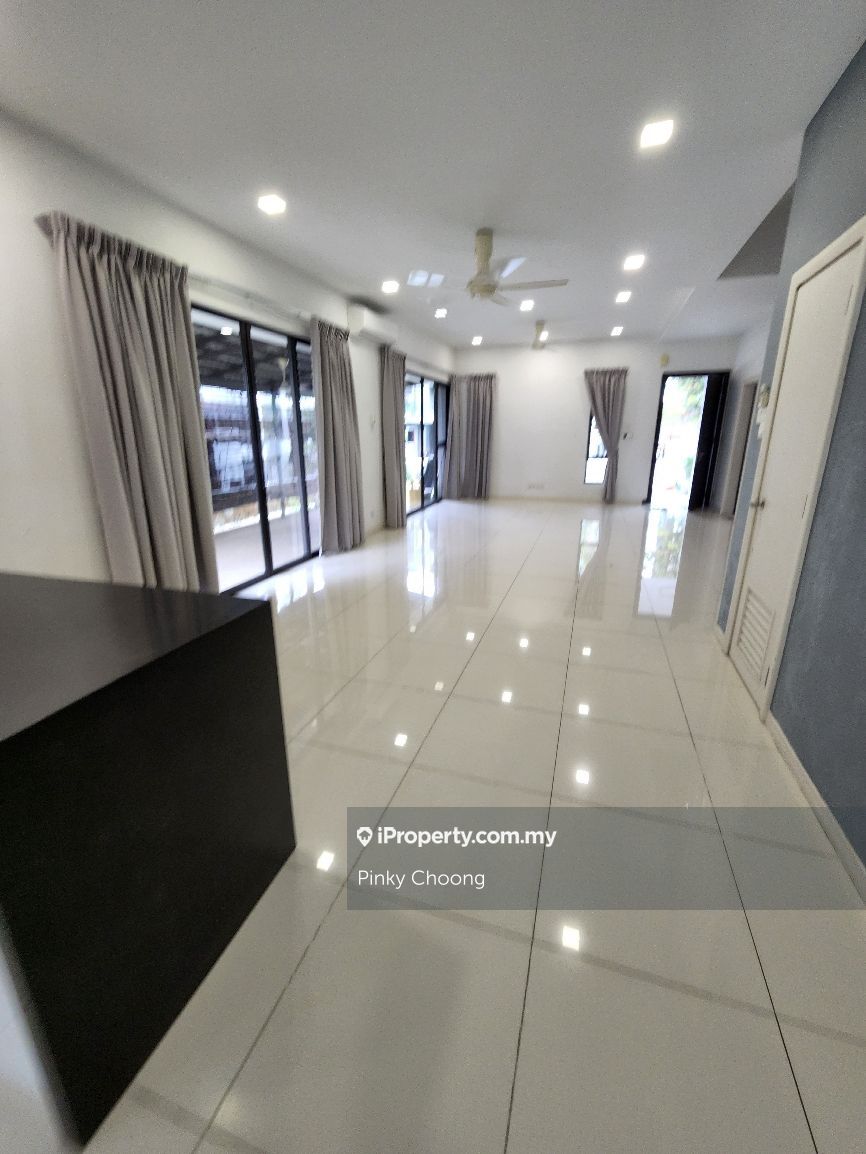 Sg buloh, Valencia 3sty Terrace/Link House 4+1 bedrooms for sale