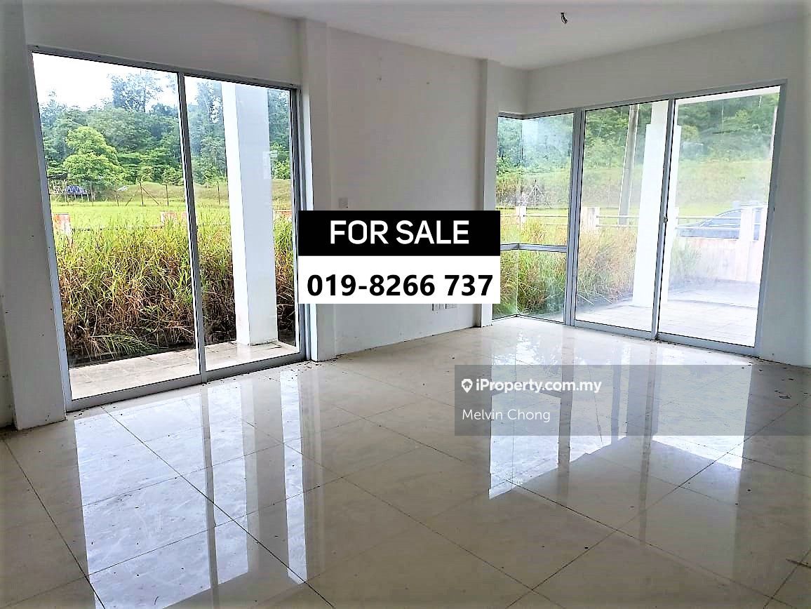Muara Tuang Bellina Green , Kuching Corner lot 2sty Terrace/Link House