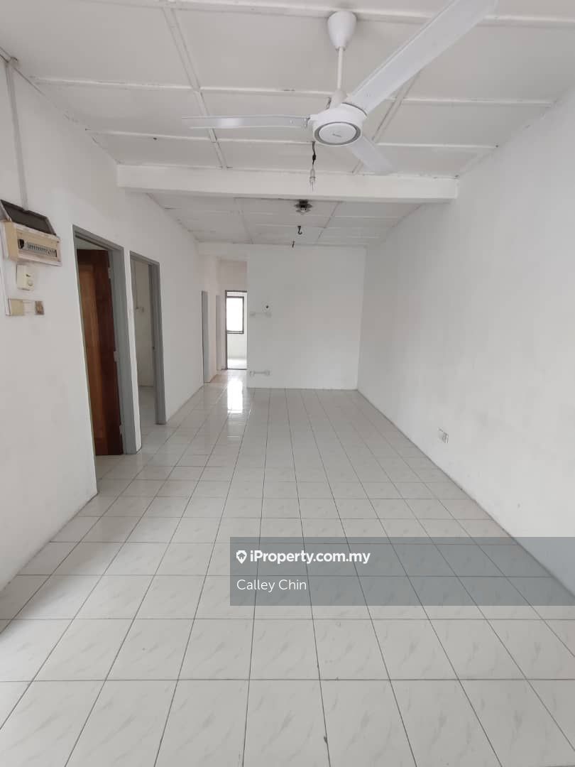 kulai, Kulai Intermediate 1sty Terrace/Link House 3 bedrooms for rent