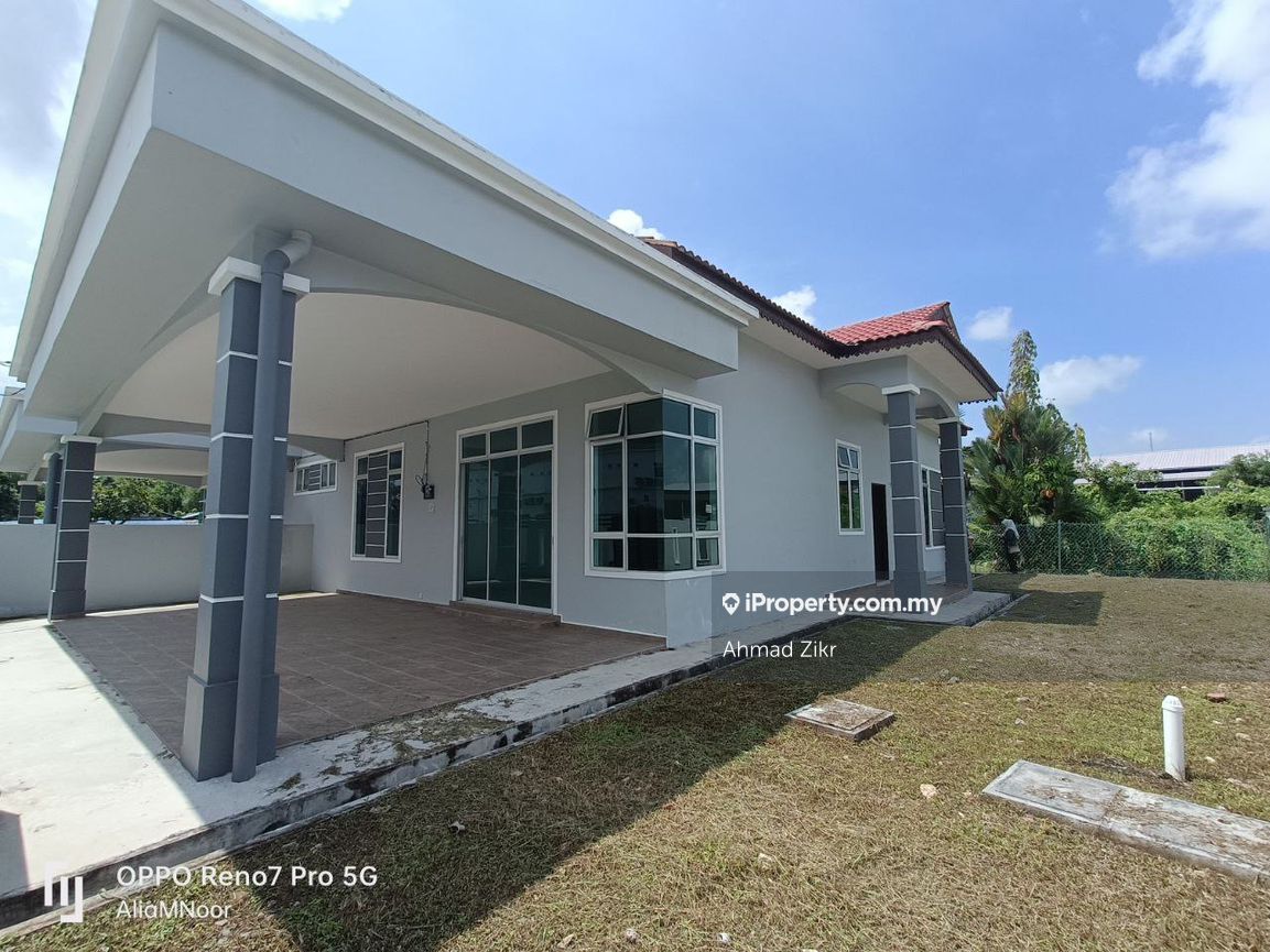 Muar Semidetached House 4 bedrooms for sale