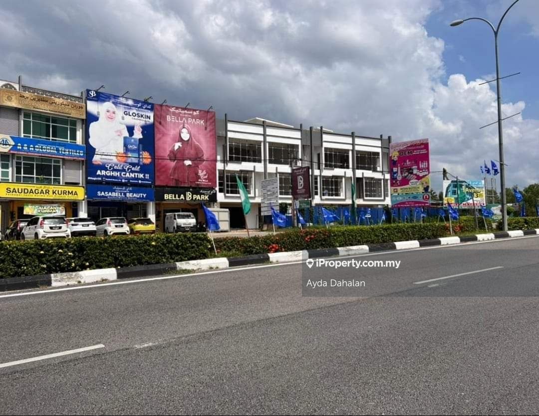 Kedai 3 tkt Jalan Pengkalan Chepa, Pengkalan Chepa Shop-Office for sale