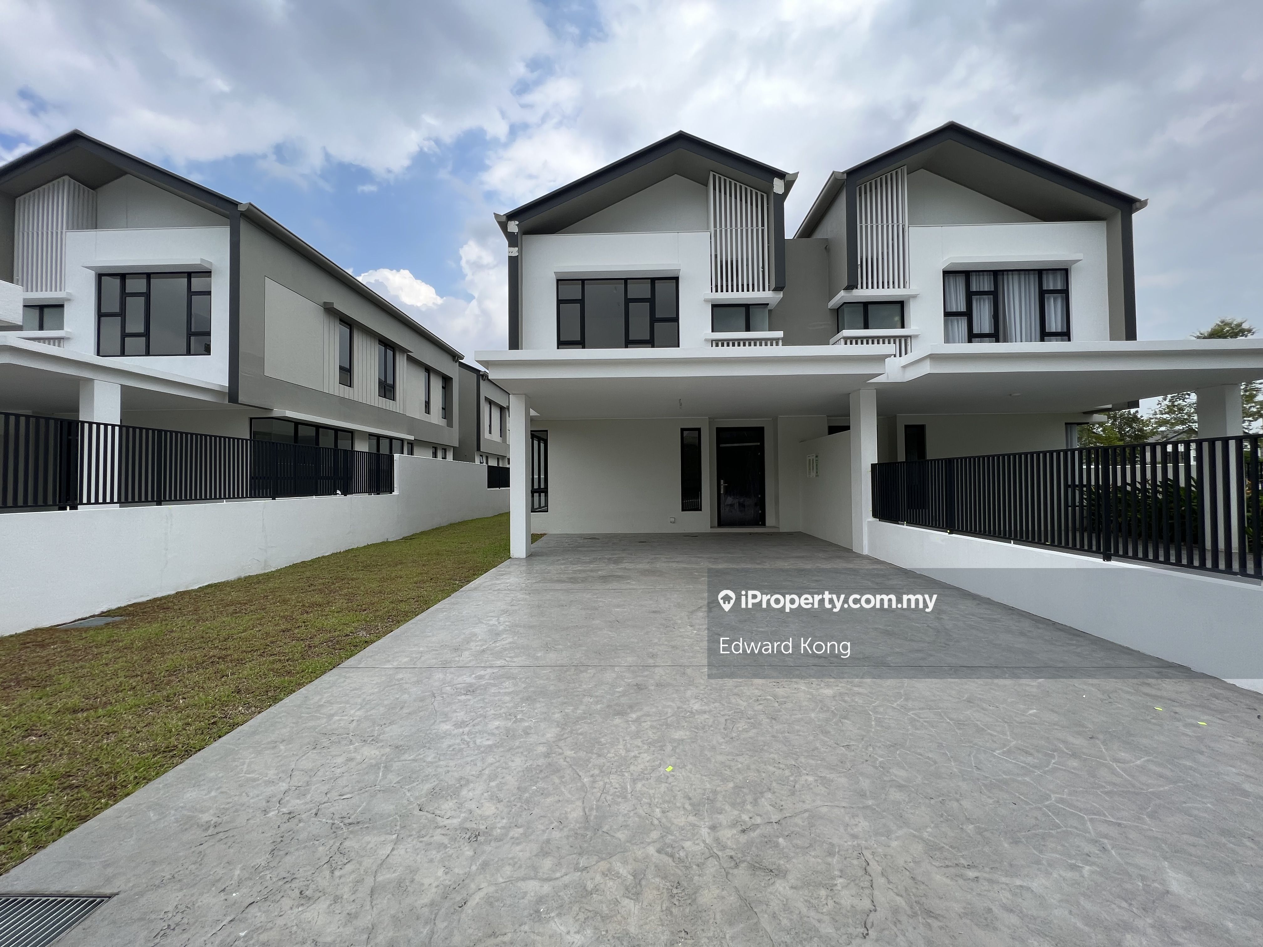 Kota Emerald , Rawang End lot 2-sty Terrace/Link House 4+1 bedrooms for ...