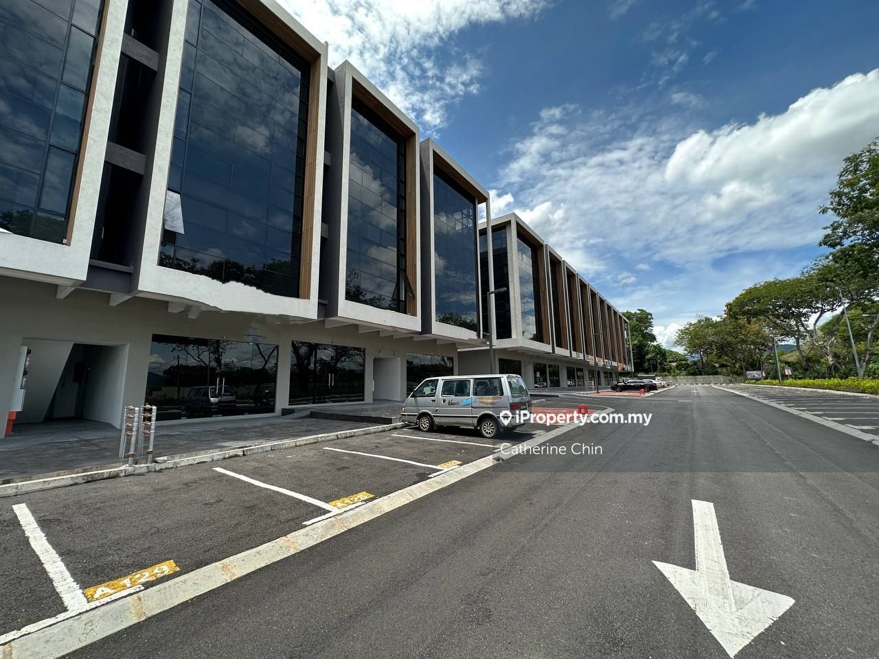 Canning 2, Canning Garden 4 Storey Shop with Lift, Ipoh for rent