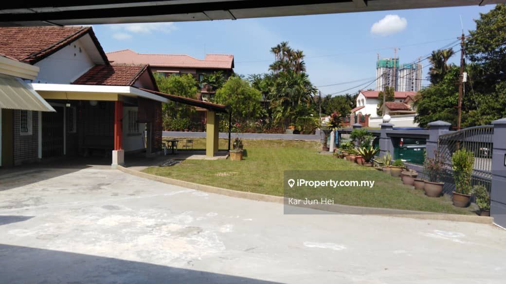 Bukit Gasing , Petaling Jaya Corner lot Bungalow 5+1 bedrooms for sale