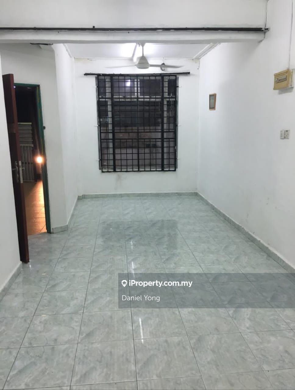 Taman universiti jalan kejayaan , Johor Bahru 1sty Terrace/Link House