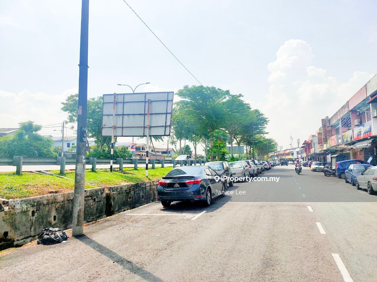 TAMAN JOHOR JAYA, Johor Jaya, Johor Bahru Intermediate Shop 4 bedrooms