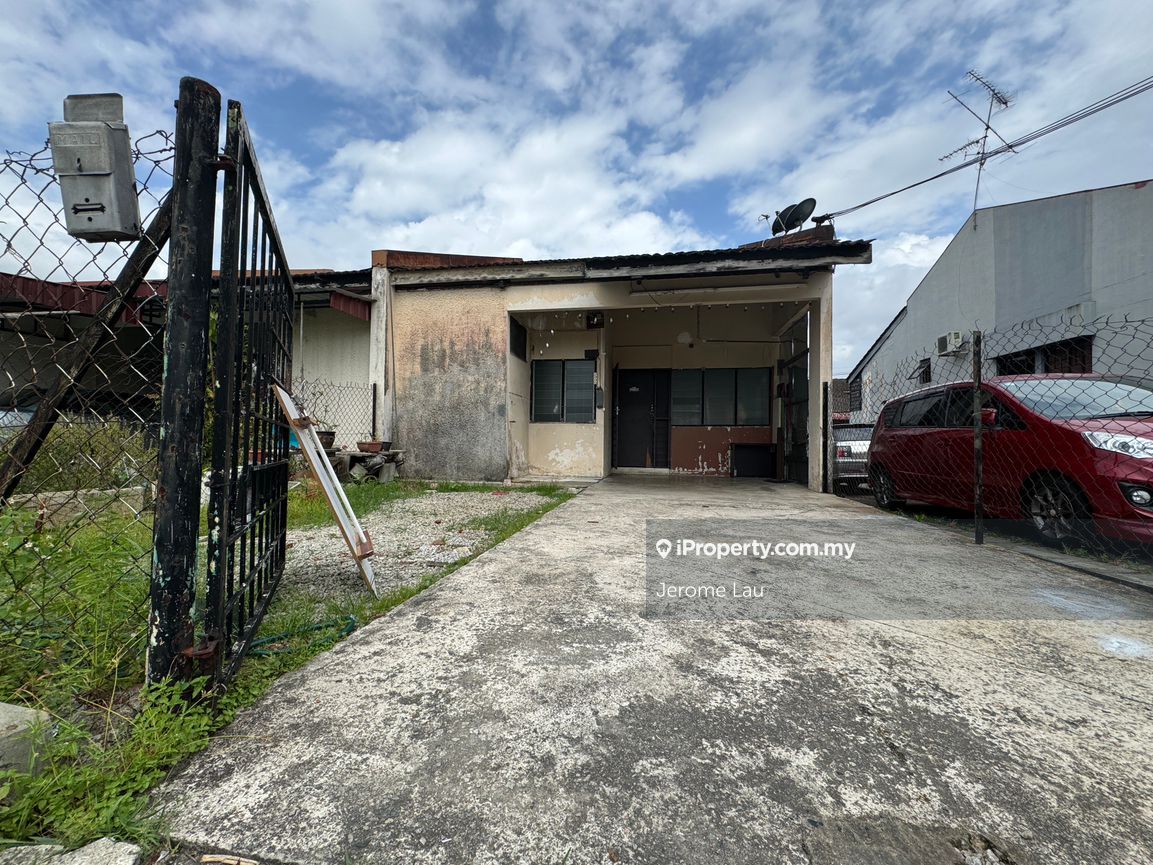 Taman daya below market value, Johor Bahru End lot 1sty Terrace/Link