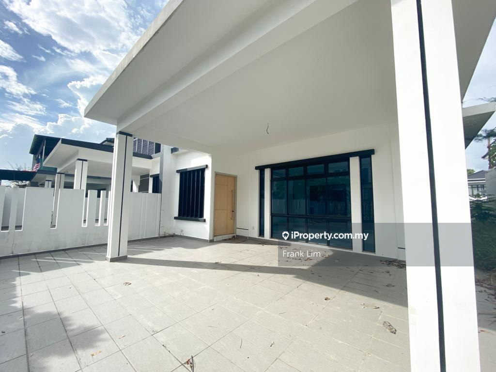 Johor Bahru, Setia Tropika Intermediate Cluster House 5 bedrooms for