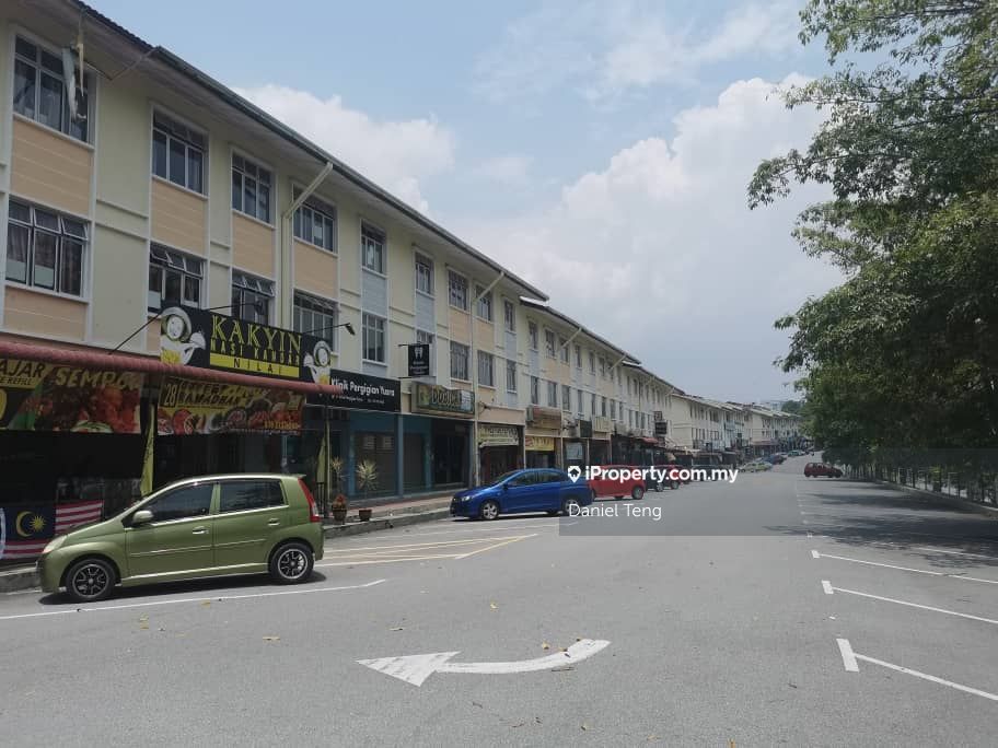 Acacia Avenue, Putra Nilai, Nilai
