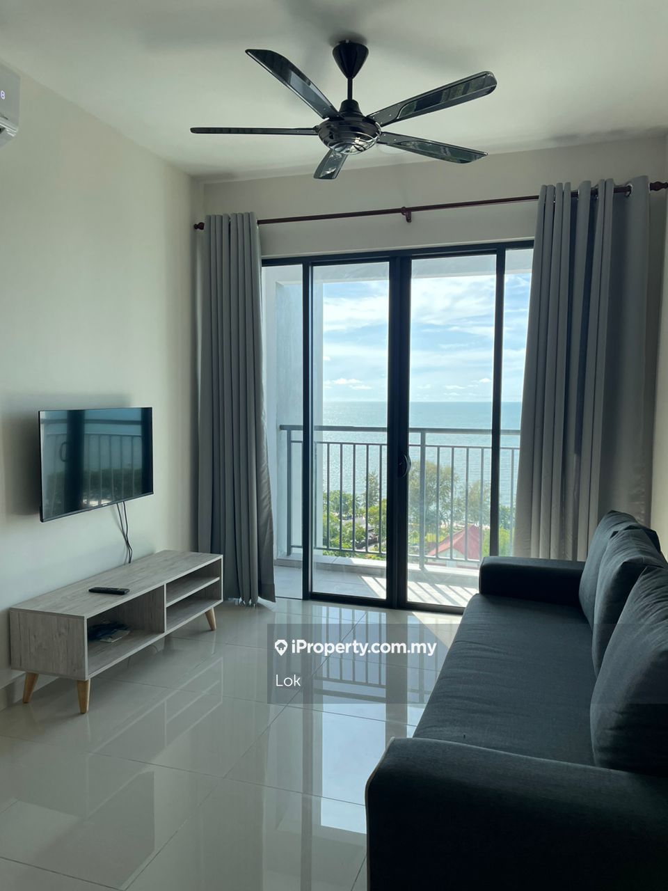 Iconic Vue Corner lot Apartment 3 bedrooms for rent in Batu Ferringhi