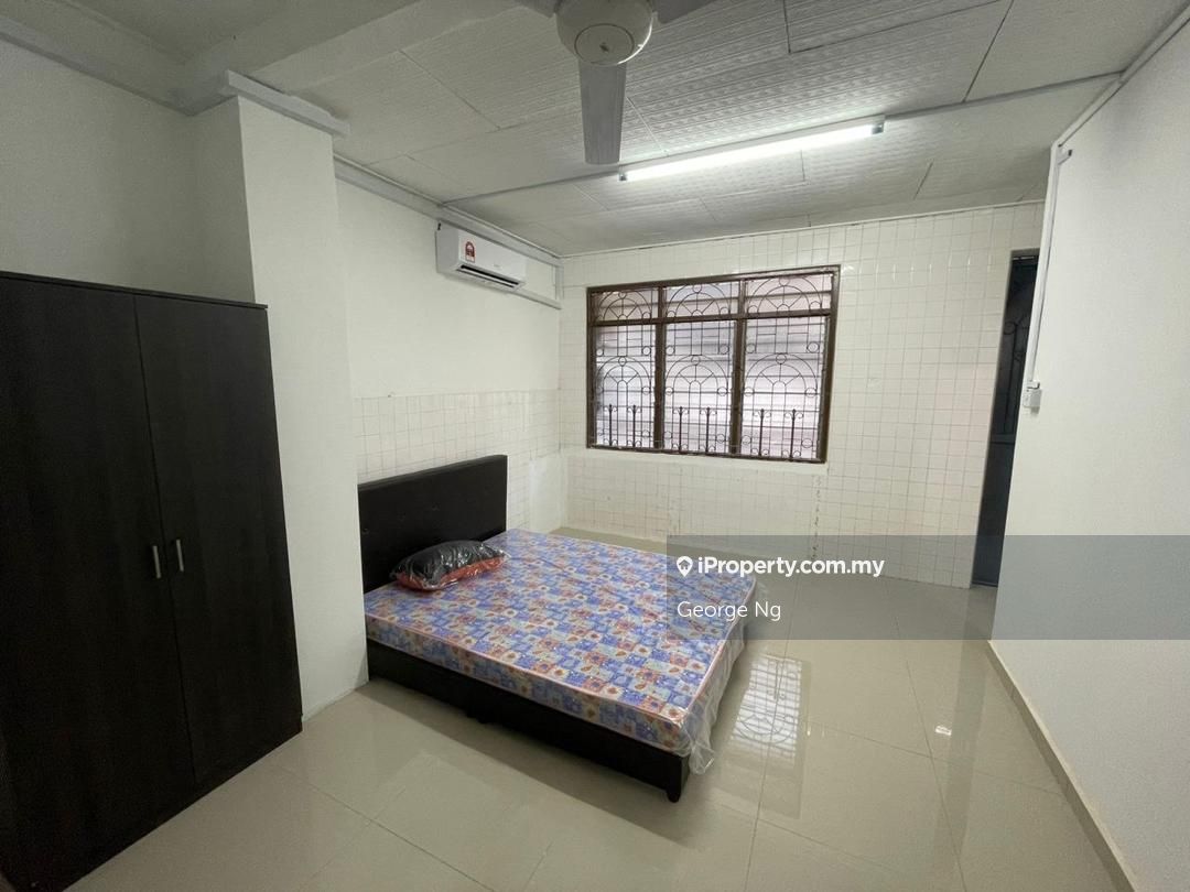 Hijau Muda ,Taman Pelangi , Room For Rent, Johor Bahru for rent RM700
