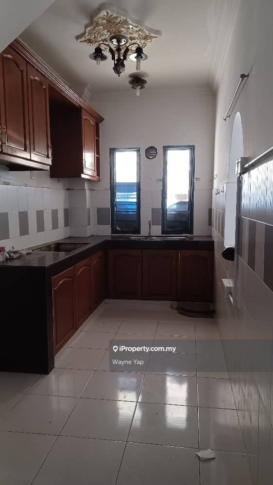 Taman Amansiara, Selayang, Batu Caves Intermediate Townhouse 3 bedrooms