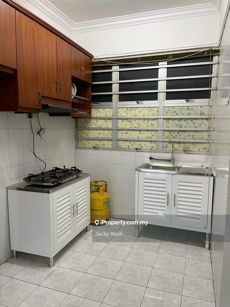 BJ Court Apartment Apartment 3 bedrooms for rent in Bukit Jambul ...