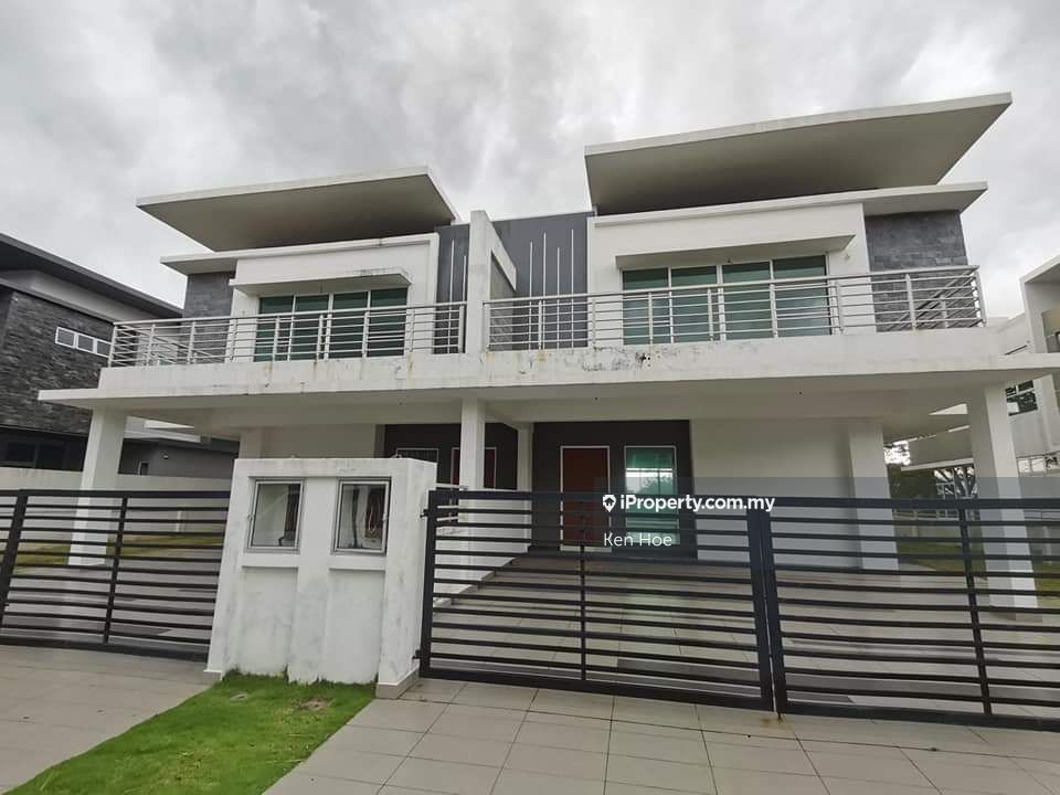 Taman Mount Austin Johor Bahru Intermediate Cluster House 4 Bedrooms For Sale Iproperty Com My