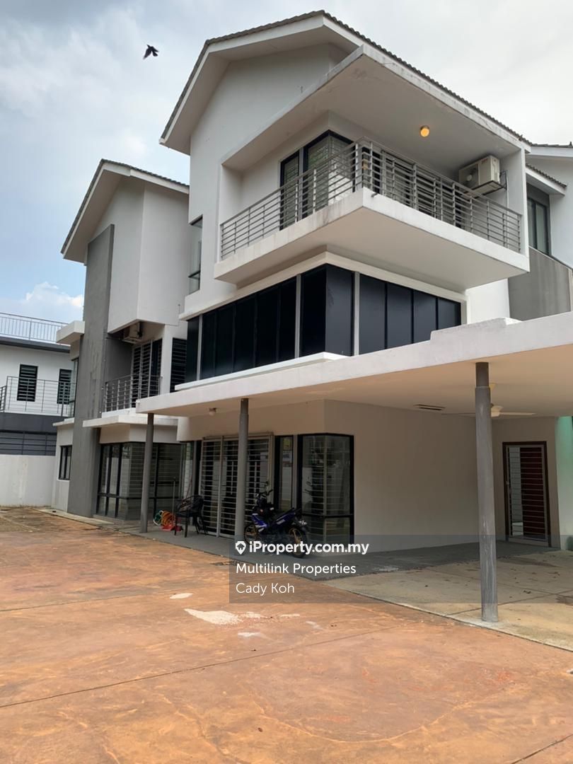 Dale lake field Corner Lot, Sungai Besi