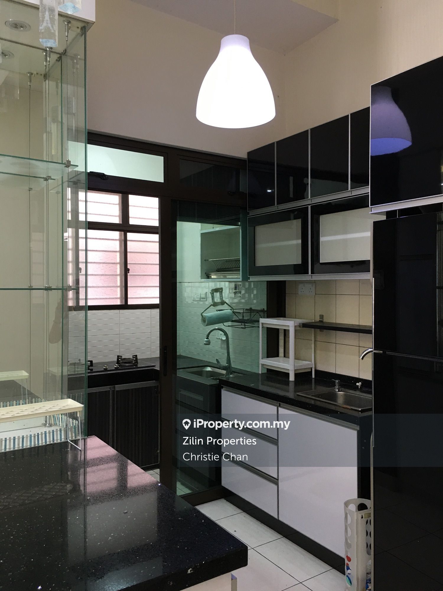 Indah Alam (Subang Andaman) Intermediate Condominium 3+1 bedrooms for