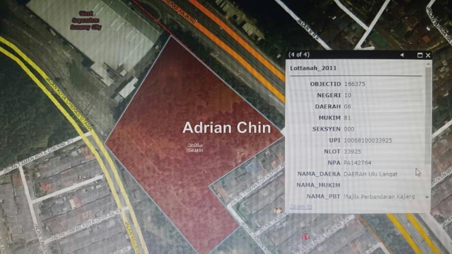 Gombak Selangor Malaysia 08 14 2019 View Of The Batu Caves Entrance The Square And The Giant Golden Murugan Statue From The Top Of The 272 Step Sta Stock Photo Alamy