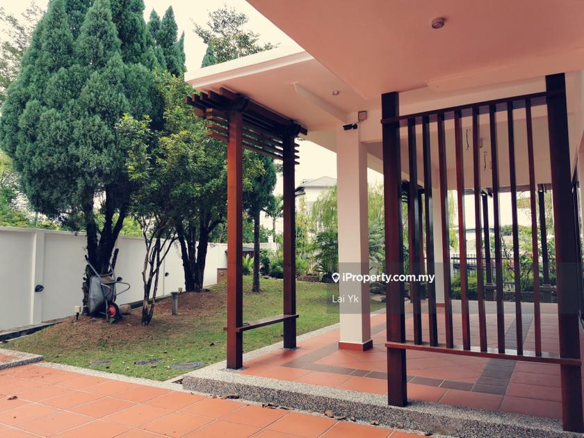 SS19, Subang Jaya Corner lot Bungalow 6+1 bedrooms for sale 