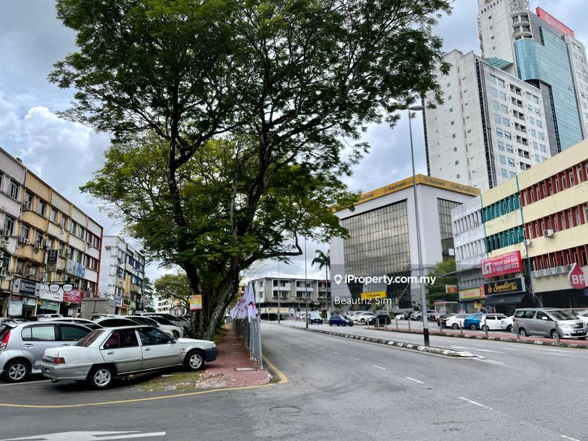 Padungan , Kuching Corner lot Shop for sale