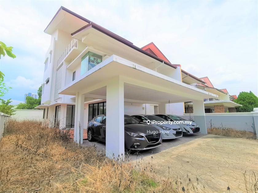 Laman Residen Taman Tasik Indah Mewah , Jalan Ipoh End lot Semidetached House 6+1 bedrooms for