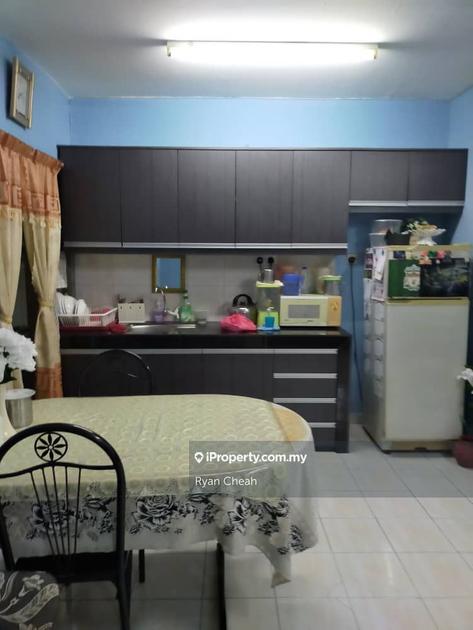 Pangsapuri Sri Meranti Flat 3 Bedrooms For Sale In Bandar Sri Damansara Selangor Iproperty Com My