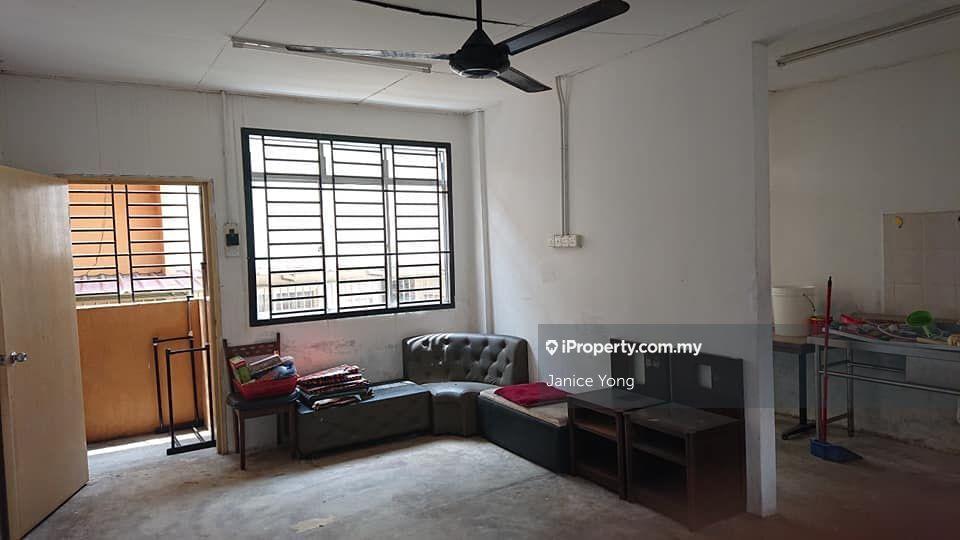 Taman Mount Austin Flat 3 bedrooms for rent in Tebrau, Johor