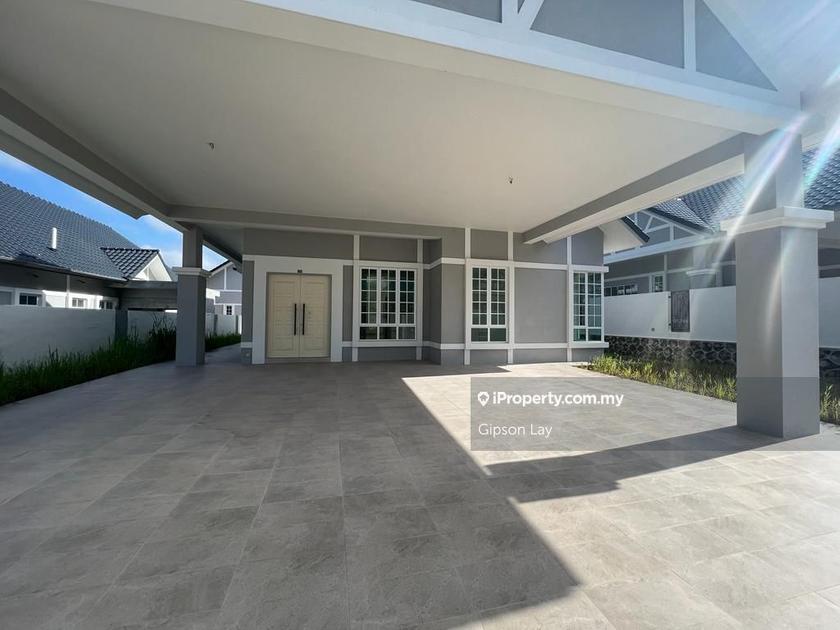 Taman Parkland, Kluang Intermediate Bungalow 6 bedrooms for sale