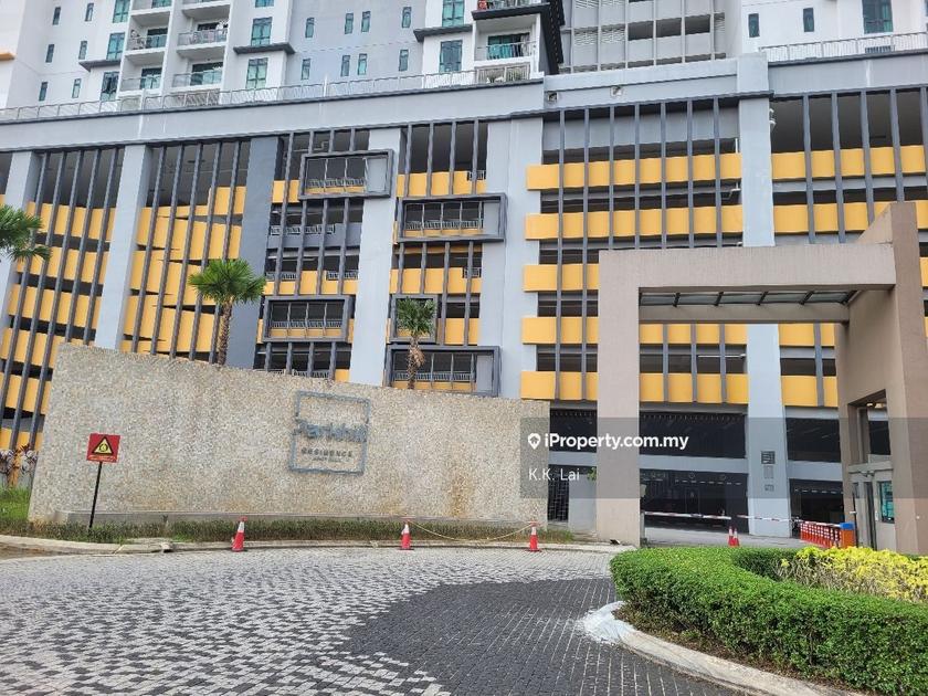 Parkhill Residence Intermediate Condominium 3 bedrooms for sale in