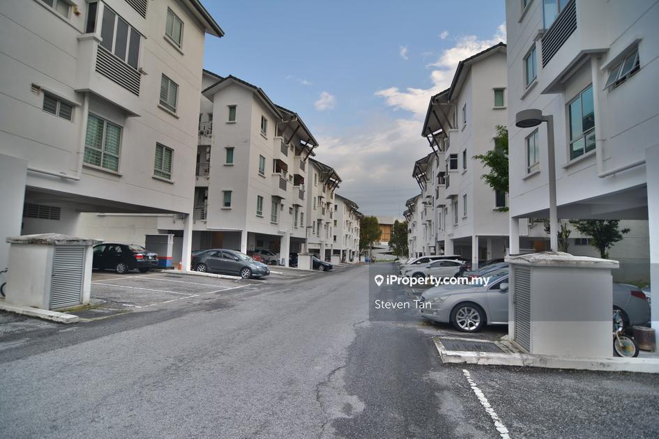 Bayan Villa Duplex Taman Bukit Serdang Equine Park, Seri Kembangan for